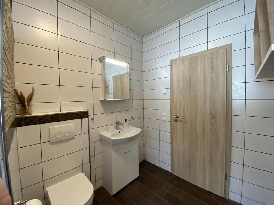 Neu Apartment In Schloss Naehe,Parkplatz, Netflix Sogel Ngoại thất bức ảnh